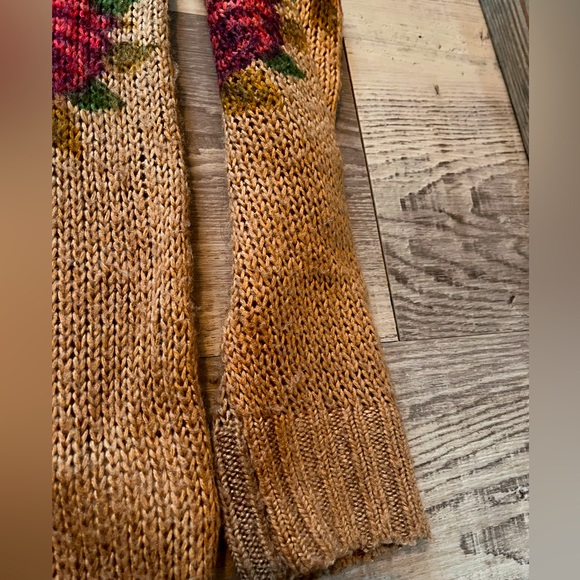 Floral Print Knit Sweater - Picture 2 of 6